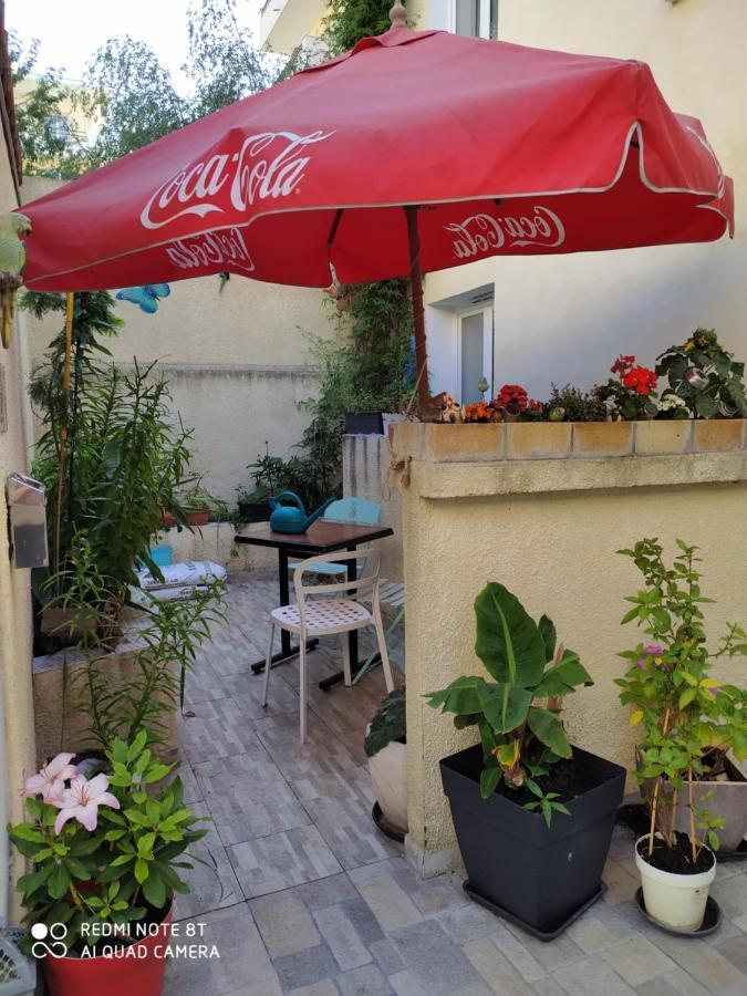 Les Coquelicots Hotel Montrouge Exterior photo
